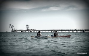 Il porto di Vado Ligure consente escursioni in kayak anche durante giornate di vento intenso