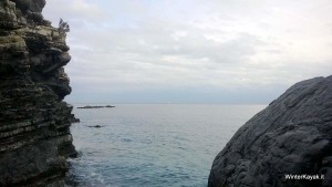 il tratto roccioso tra Bergeggi e il Lido delle Sirene